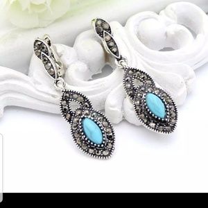 Vintage Silver Rhinestone Earrings.